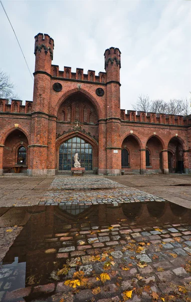 Kaliningrad, Rossgarten portes matin d'automne — Photo