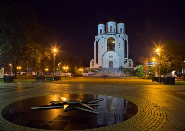Kaliningrado, Templo de Cristo Salvador à noite — Fotografia de Stock