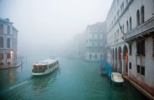 Misty Venice city of canals and bridges — Stock Photo, Image