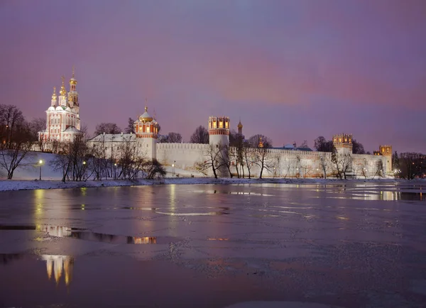 Noite de lilás no Convento Novodevichy — Fotografia de Stock