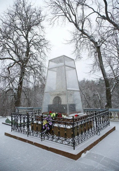 La tumba del gran poeta ruso Alexander Pushkin — Foto de Stock