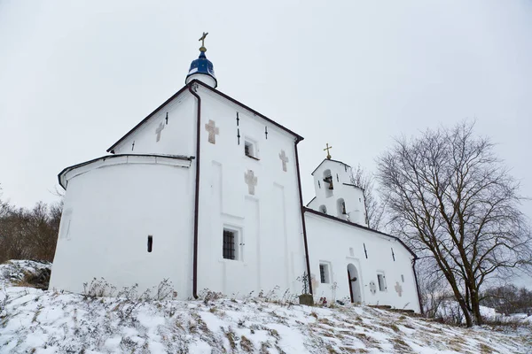Свято-Николаевский храм в городе Изборске — стоковое фото