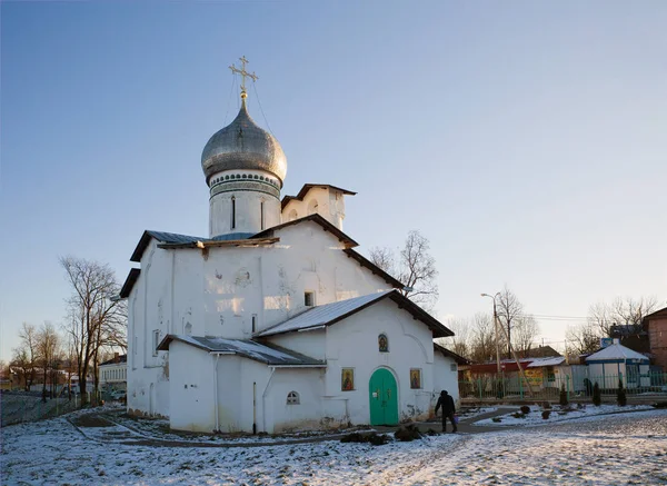 Spaziergang durch Pskov, Kirche St. Peter und Paul — Stockfoto
