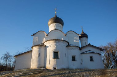 Aziz Basil Pskov tepenin üzerinde
