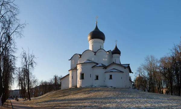 San. Basilico sulla collina a Pskov — Foto Stock