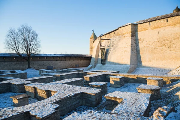 Pskov cazibe - Dovmont şehir kalıntıları