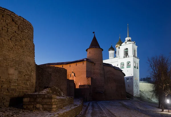 Atracción - Kremlin de Pskov y Catedral de la Trinidad — Foto de Stock