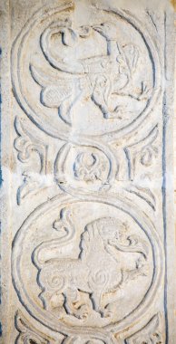 St. George's Katedrali, oyma özellikleri beyaz taş