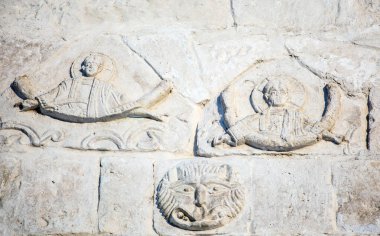 St. George's Katedrali, oyma özellikleri beyaz taş