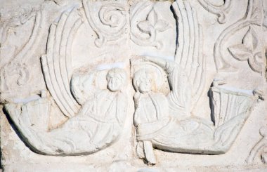 St. George's Katedrali, oyma özellikleri beyaz taş