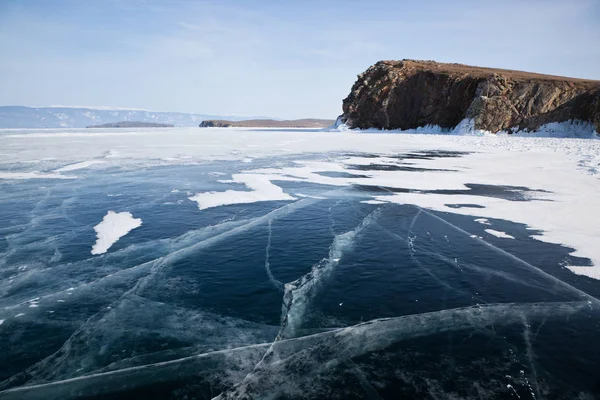 Hermosas vistas del lago Baikal invierno — Foto de Stock