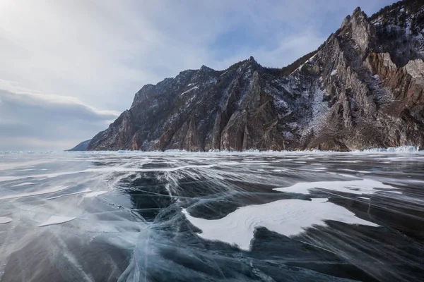 Krásný výhled na jezero Bajkal zimní — Stock fotografie