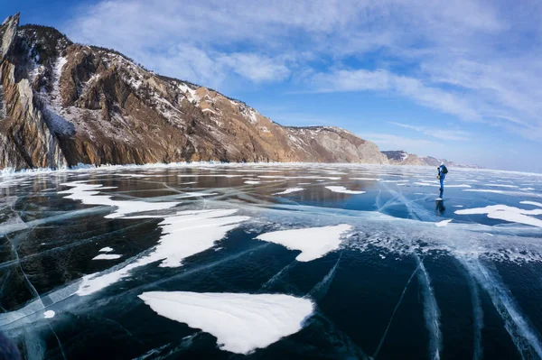 Gyönyörű kilátás nyílik a Bajkál-tó télen — Stock Fotó