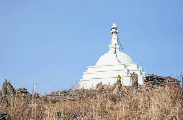 Буддийская ступа Просвещения на острове Ого на Байкале — стоковое фото