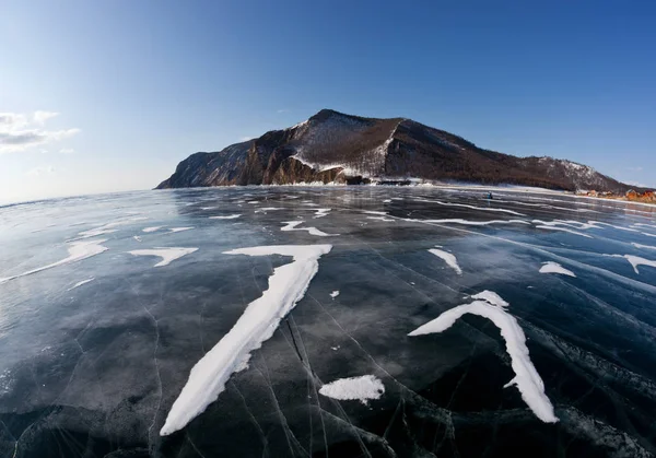 Χειμώνα Baikal με σαφή πάγο και κατηγοριοποίηση των βράχων — Φωτογραφία Αρχείου