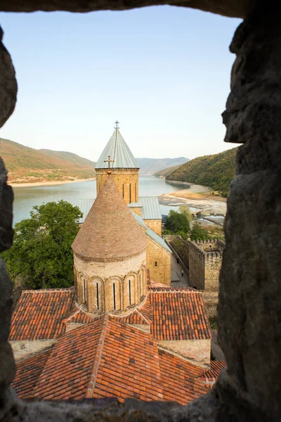 Georgia, the ancient fortress of Ananuri, the 16th century. — Stock Photo, Image