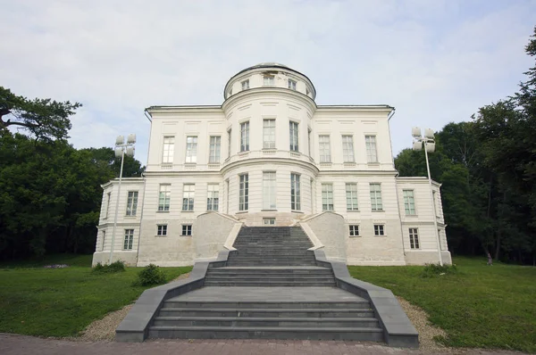 Paleis - Bobrinsky Manor in de stad van Bogoroditsk — Stockfoto