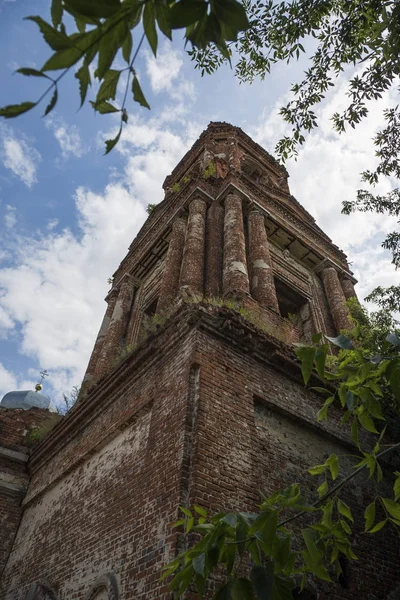 Caminhe pela cidade Yelets, pontos turísticos, torre sineira da igreja o — Fotografia de Stock