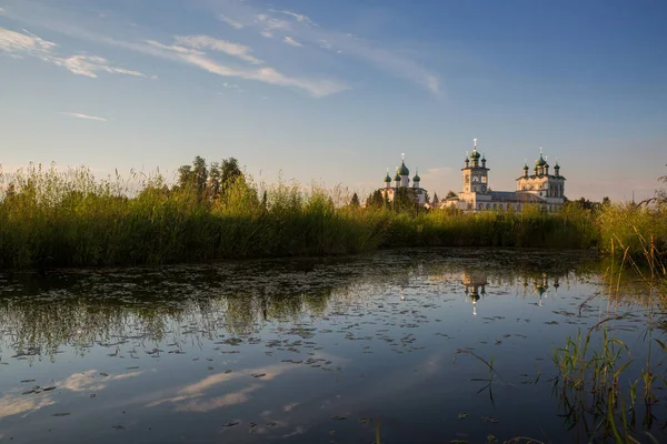 Nikolo-vyazhishsky-Kloster in der Nähe von veliky novgorod — Stockfoto