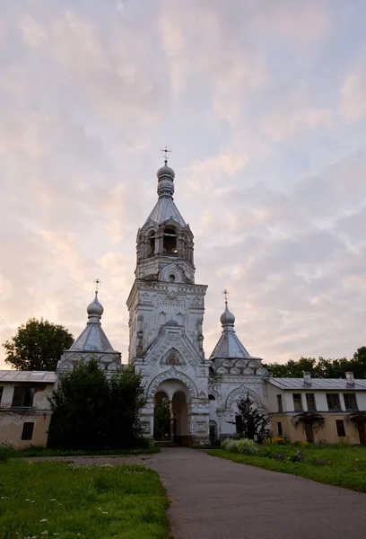 Το καμπαναριό της Μονής Desyatinny σε Νόβγκοροντ — Φωτογραφία Αρχείου