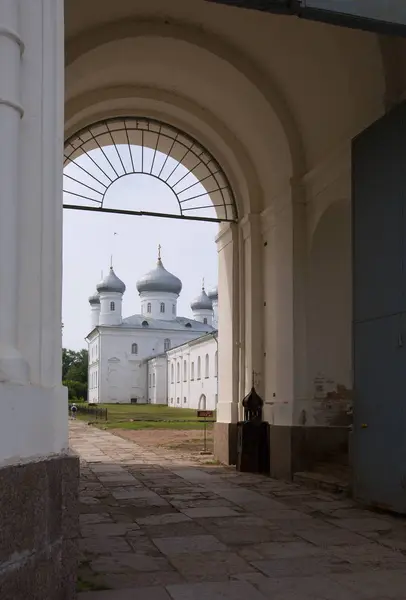 Монастырь Святого Юрьева в Великом Новгороде — стоковое фото