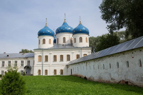 St. Yurievs kloster i Veliky Novgorod — Stockfoto