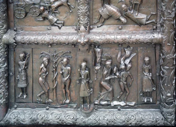 Las Puertas de Magdeburgo - las puertas de la Catedral de Santa Sofía en V — Foto de Stock