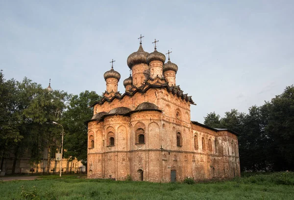 Igreja Trindade com um refeitório no Mosteiro Espiritual — Fotografia de Stock