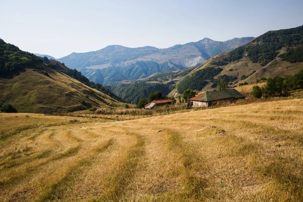 Widok na domy wsi wysoka w górach Georg — Zdjęcie stockowe