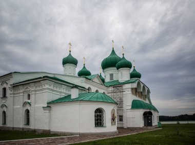 Kutsal Üçlü Alexander-Svirsky Manastırı - Ortodoks Manastırı