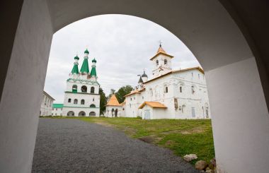 Kutsal Üçlü Alexander-Svirsky Manastırı - Ortodoks Manastırı