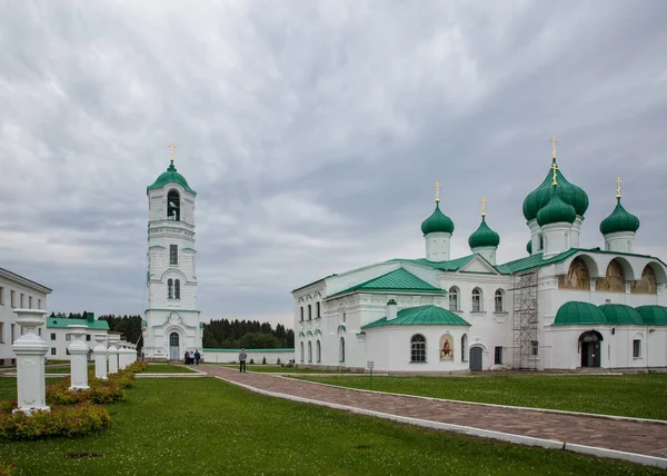 Heliga Treenighetens Alexander-Svirsky kloster - ortodoxt kloster — Stockfoto