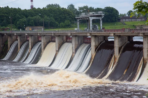 Volkhovskaya gücünde en eski hidroelektrik enerji meydanının biridir