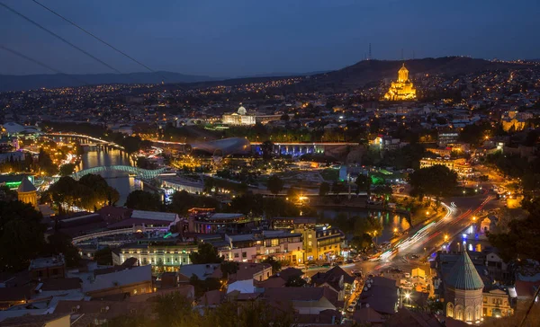 Pohled na staré město Tbilisi večer — Stock fotografie