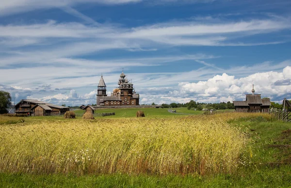 Kizhi, ein Museum für Holzarchitektur — Stockfoto