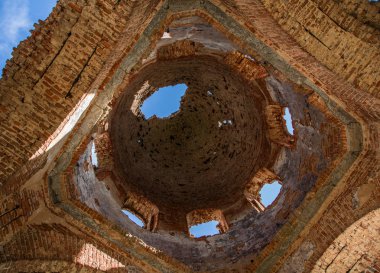 Antik bir tapınak yıkılan kubbe