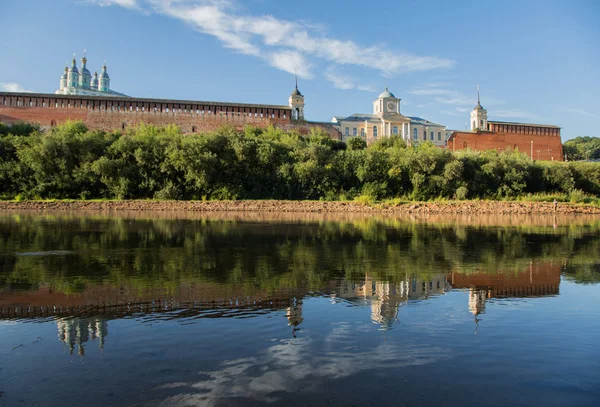 Utsikt över den heliga Dormition katedral i staden i Smolensk — Stockfoto