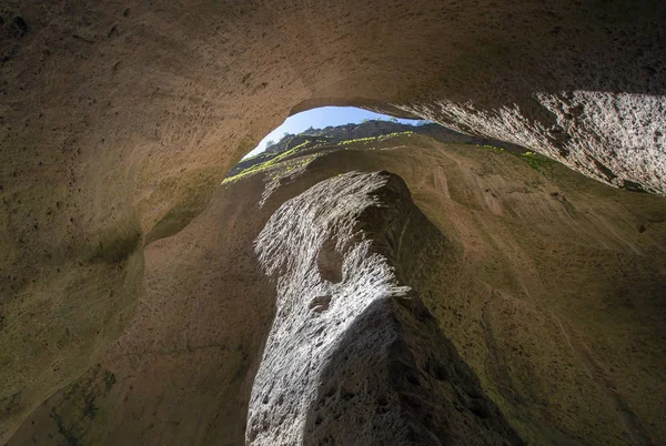 Creazione naturale unica nella gola del Daghestan Karadakh — Foto Stock