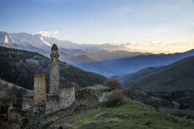Dzheyrakhsky Boğazı 'nın kule kompleksleri