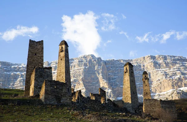 Dzheyrakhsky Boğazı 'nın kule kompleksleri