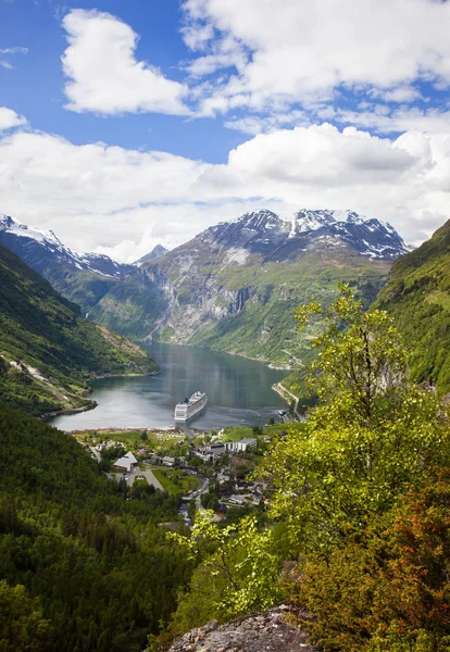 Мбаппе смотрит на Норвегию с разных сторон — стоковое фото