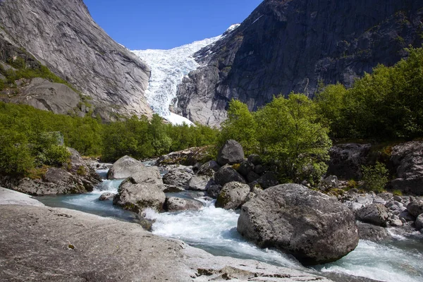 Brixdalsbreen - Norges populäraste glaciär på sommaren — Stockfoto