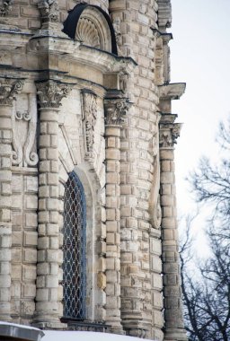 Kutsal Bakire Meryem 'in İşareti Kilisesi D' nin malikanesinde.