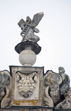 Kutsal Bakire Meryem 'in İşareti Kilisesi D' nin malikanesinde.