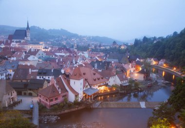 Çek Cumhuriyeti sokakları boyunca yürü - Krumlov