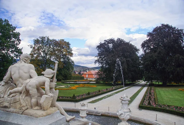 Çek Cumhuriyeti sokakları boyunca yürü - Krumlov