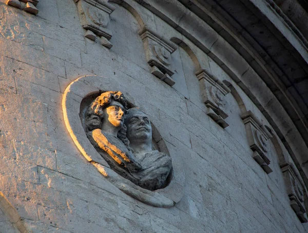 Şubat ayında Bykovo malikânesindeki Meryem Ana 'nın Vladimir Simgesi' nin kilisesinde yüksek kabartmalar yapıldı.