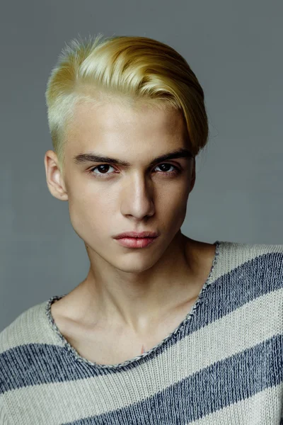 Snygg blond man — Stockfoto