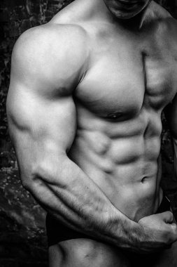 yakışıklı güçlü adam