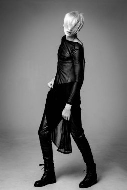 Yakışıklı Sarışın Adam.